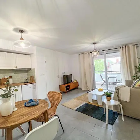 Apartament Confortable T2 Pour 4 Voyageurs, Parking Prive Et Terrasse