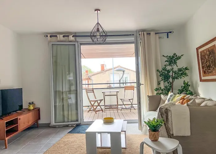 Appartement Confortable T2 Pour 4 Voyageurs, Parking Prive Et Terrasse