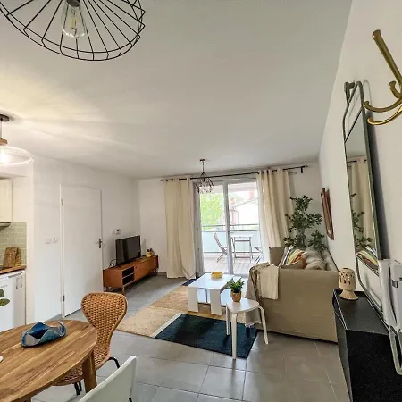 Confortable T2 Pour 4 Voyageurs, Parking Prive Et Terrasse